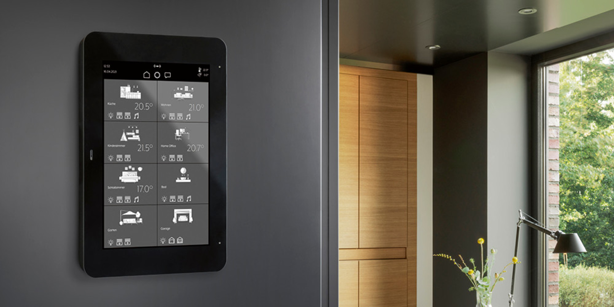 JUNG Smart Panel 8 bei ehb-Elektrotechnik in Waldmünchen