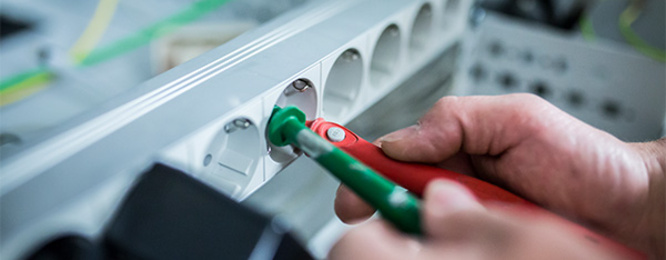 Elektro­installation bei ehb-Elektrotechnik in Waldmünchen